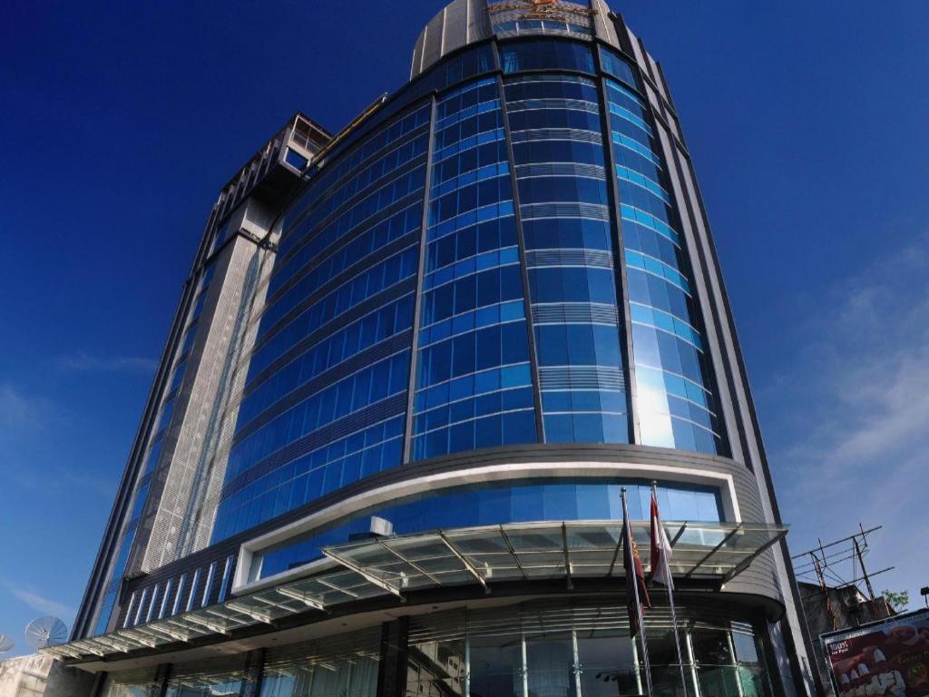 Hermes Palace Hotel Medan Exterior photo