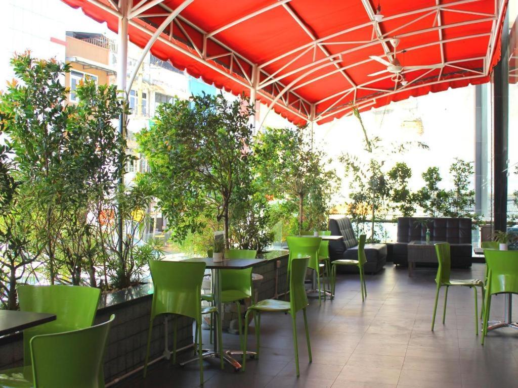 Hermes Palace Hotel Medan Exterior photo