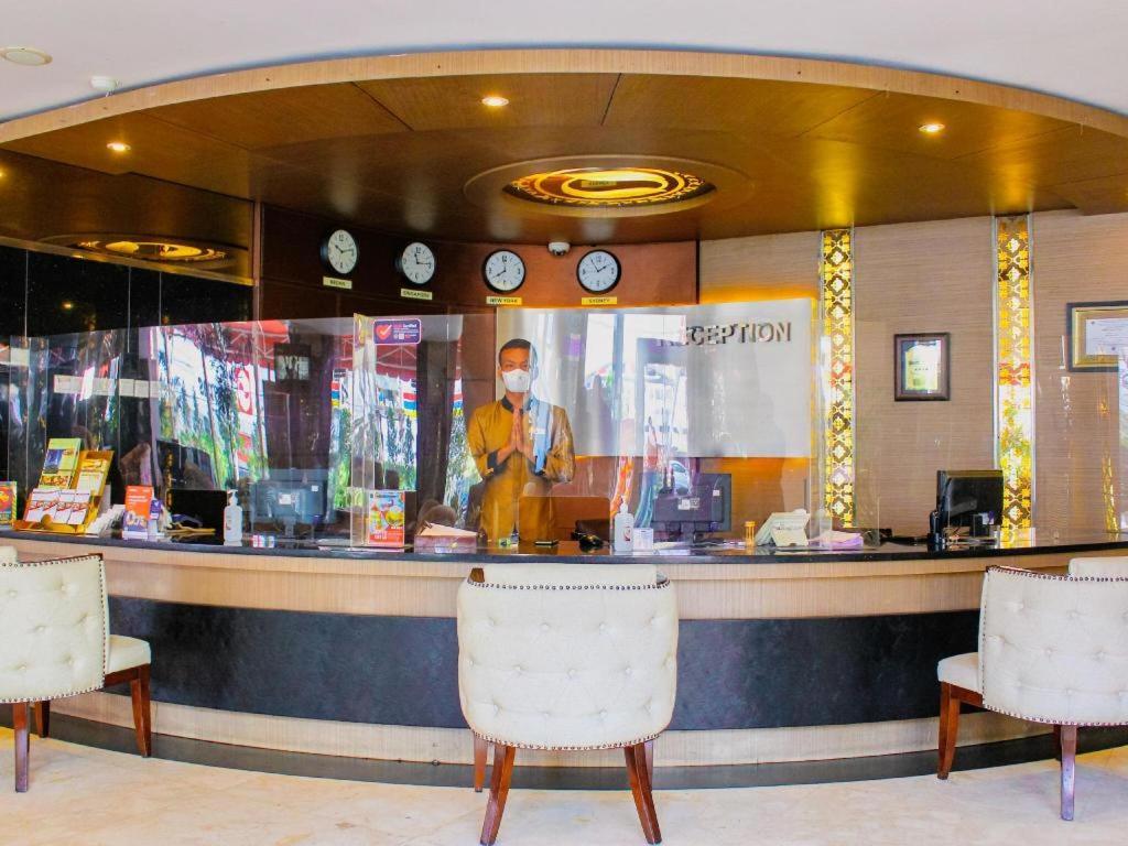 Hermes Palace Hotel Medan Exterior photo