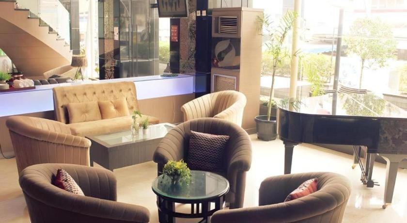 Hermes Palace Hotel Medan Exterior photo