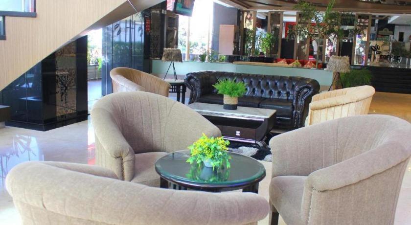 Hermes Palace Hotel Medan Exterior photo